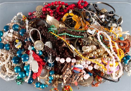 Large assortment of costume jewelry 1373ce