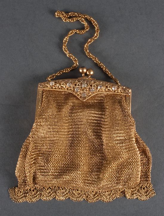 Gilt metal chain link purse with a gilt