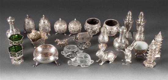 Ten pairs of assorted silver shakers 137439