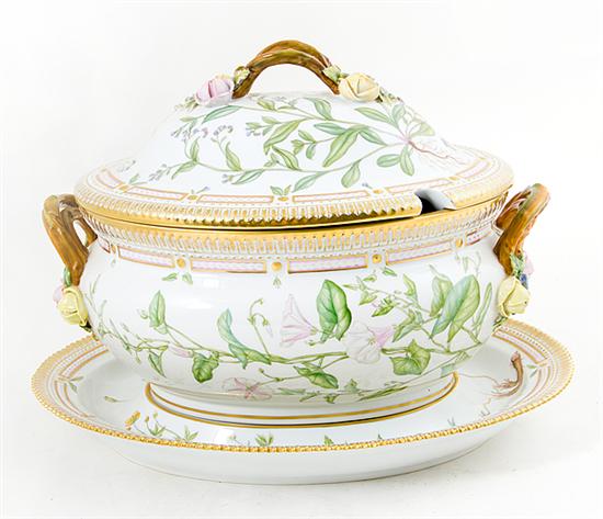 Royal Copenhagen Flora Danica porcelain 137544