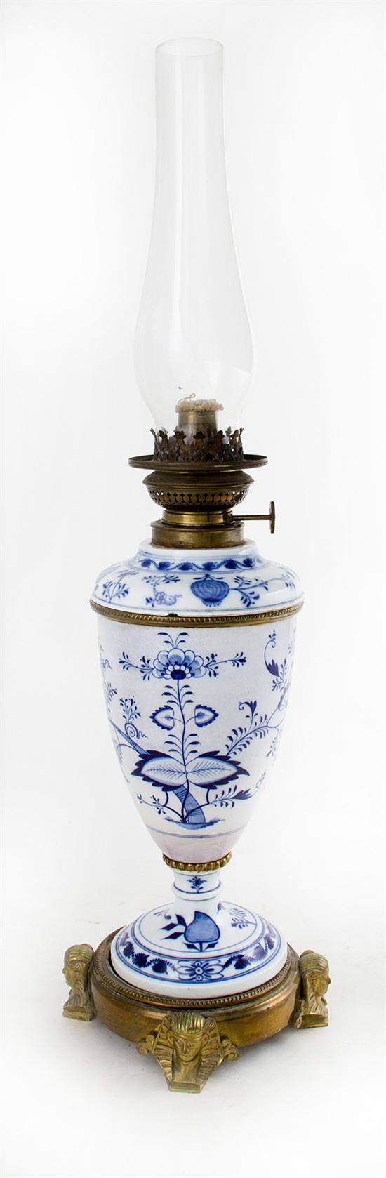 Meissen porcelain oil lamp in the