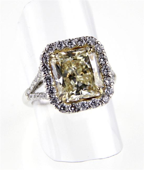 Fancy yellow diamond ring 5.09ct