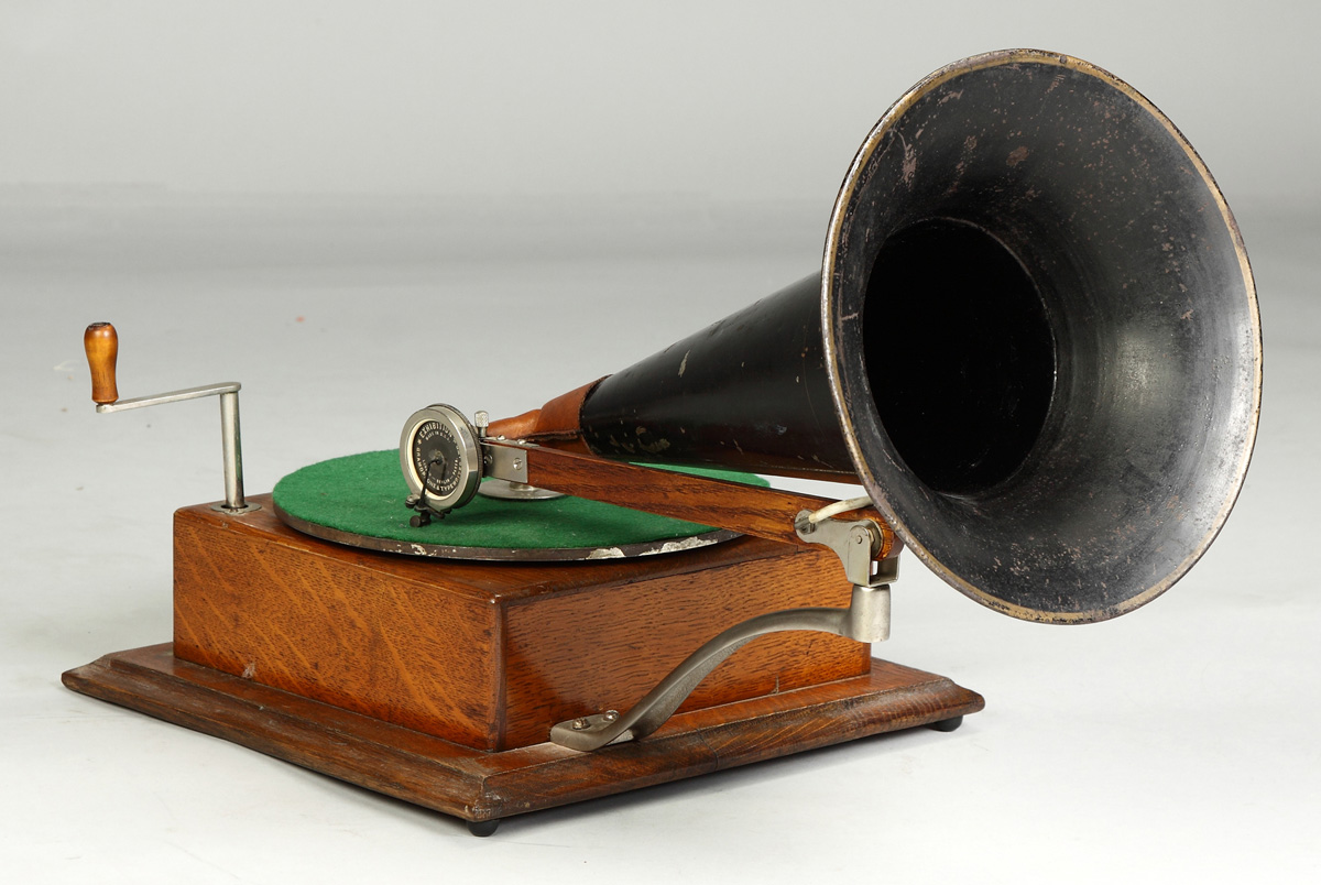 Style #4 Gramophone Vertical wind motor