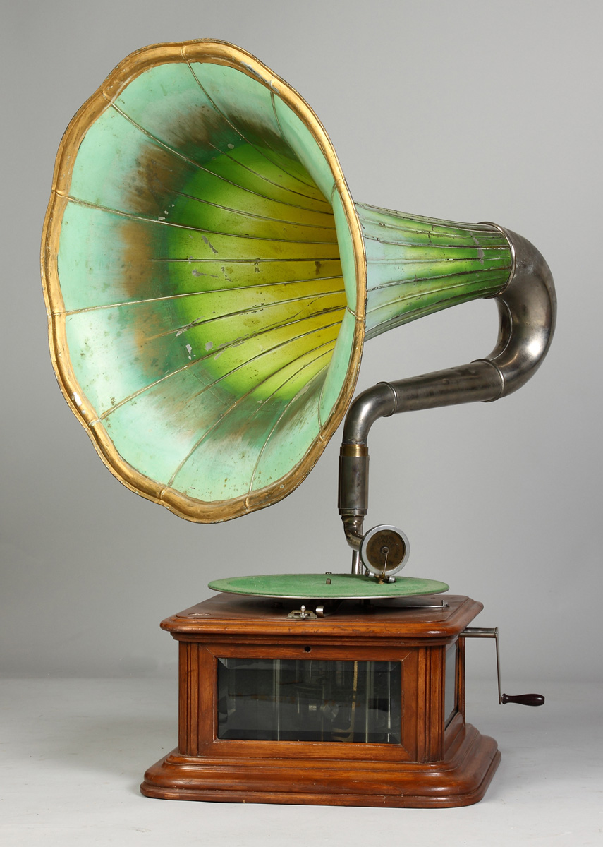 Maestrophone Talking Machine with 137bff