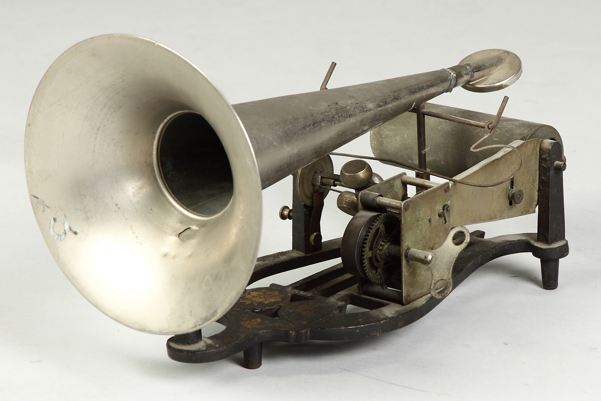 Puck Phonograph Stenciled base  137c63