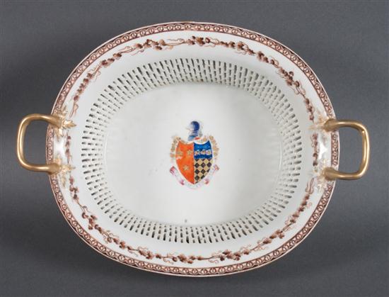 Chinese Export armorial porcelain 137d11