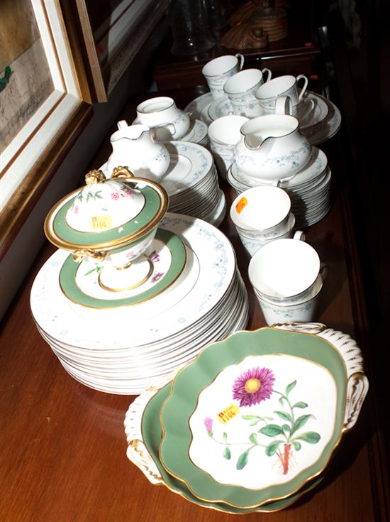 Royal Doulton 70 piece dinner service 1362a0