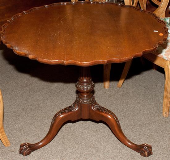 Chippendale style mahogany piecrust 136300