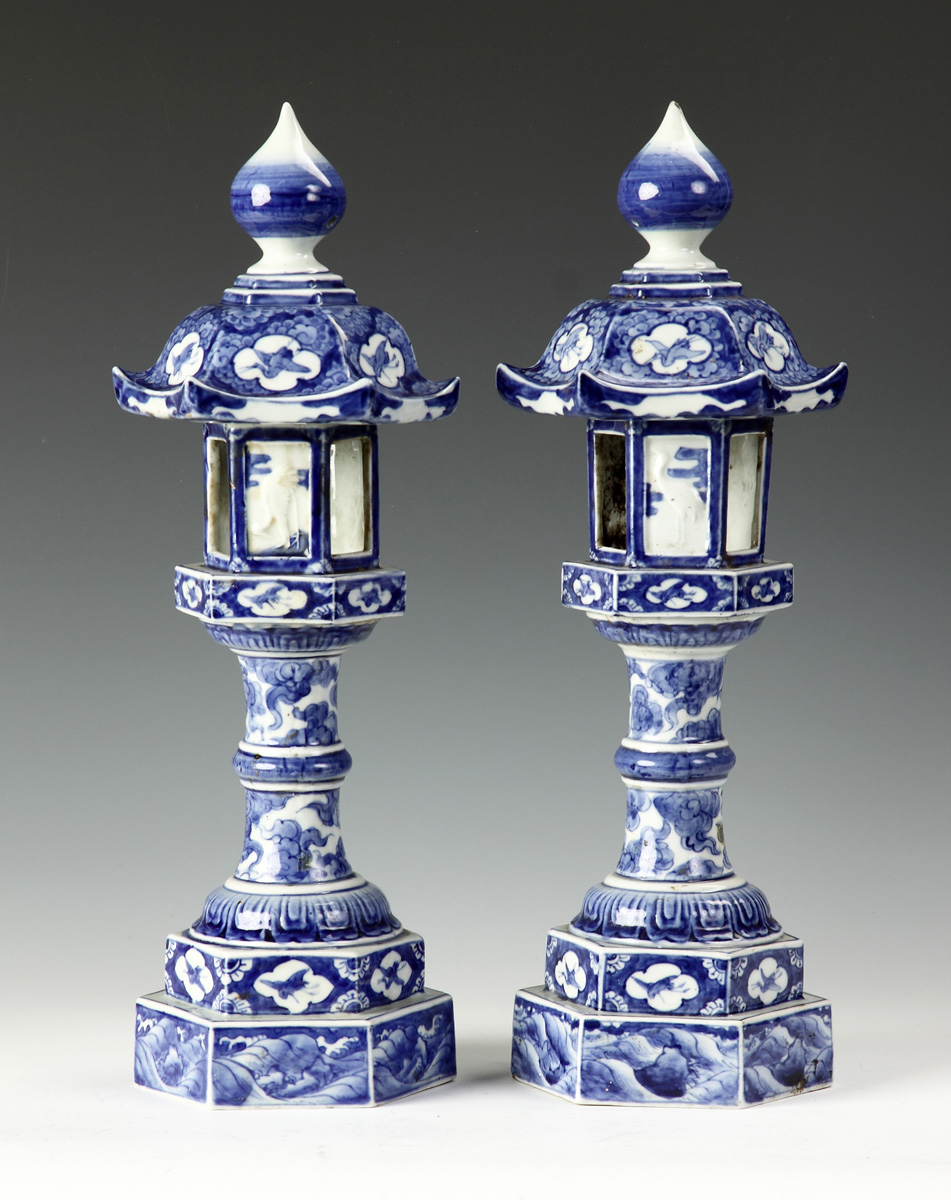 Pair of Japanese Blue White Arita 13673b