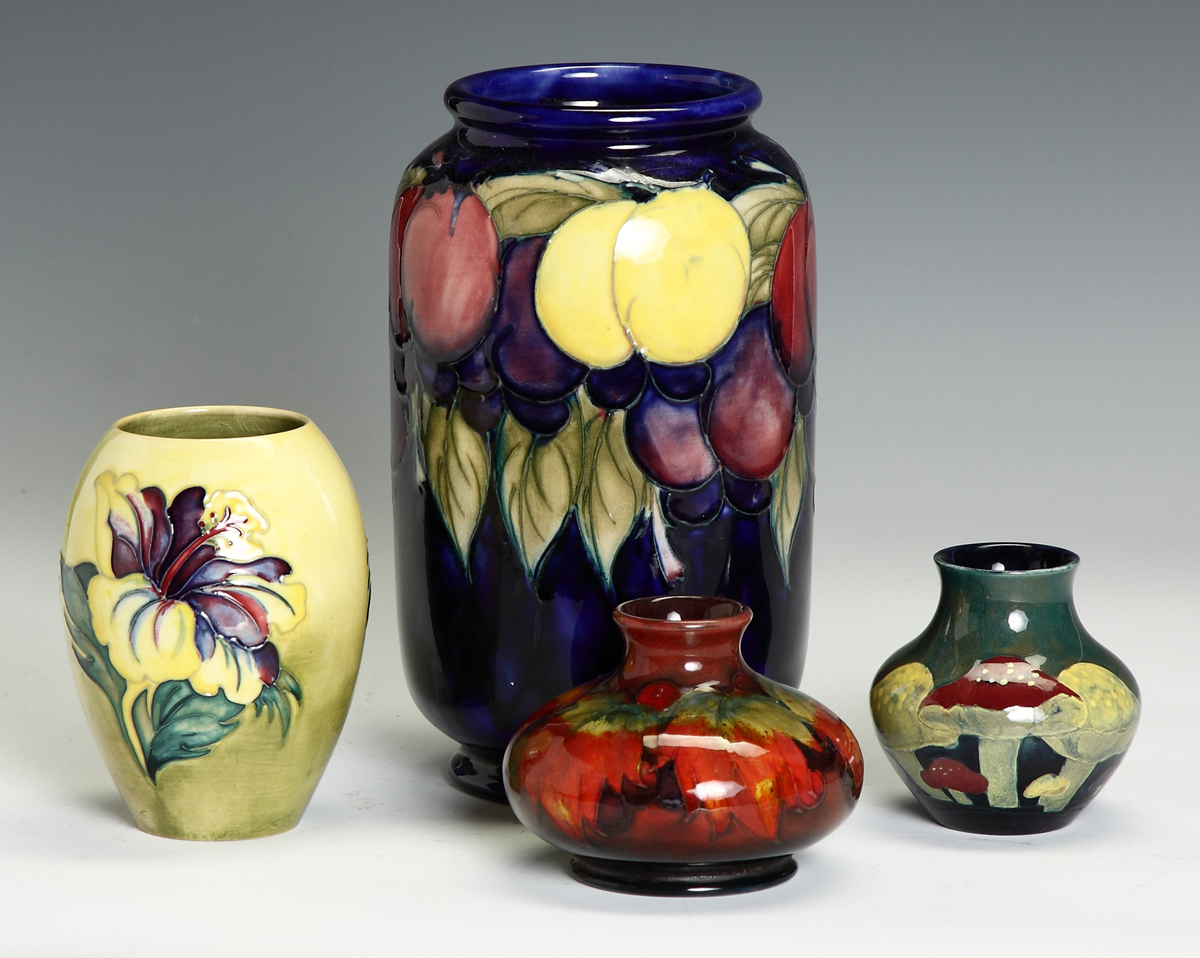 Moorcroft Leaf Berry VaseEarly 1367bf