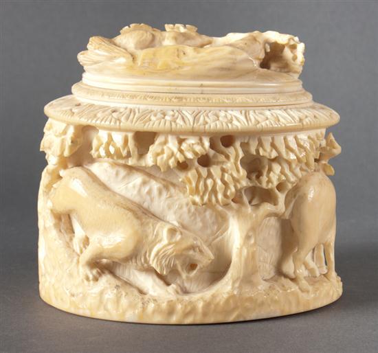 Continental carved ivory box 19th 136e74