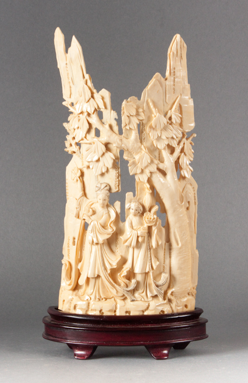 Japanese carved ivory figural group 136e75