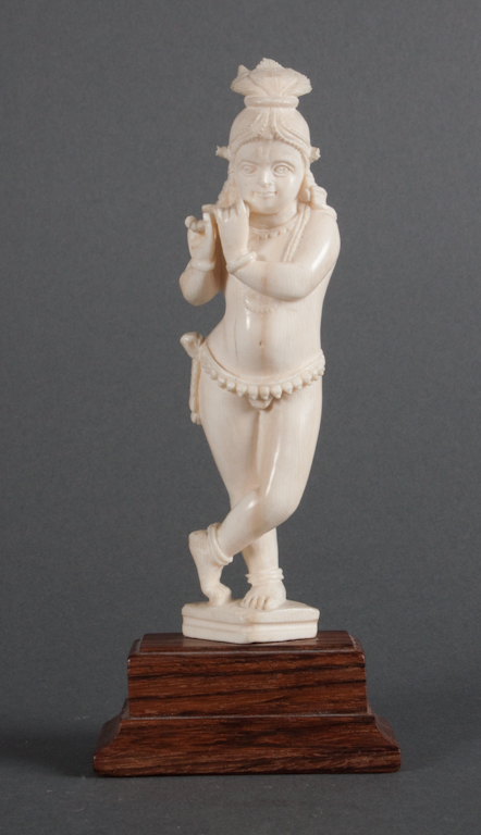 Indian carved ivory figure of a 1399b2
