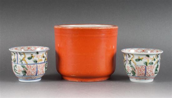 Pair of Chinese wucai porcelain