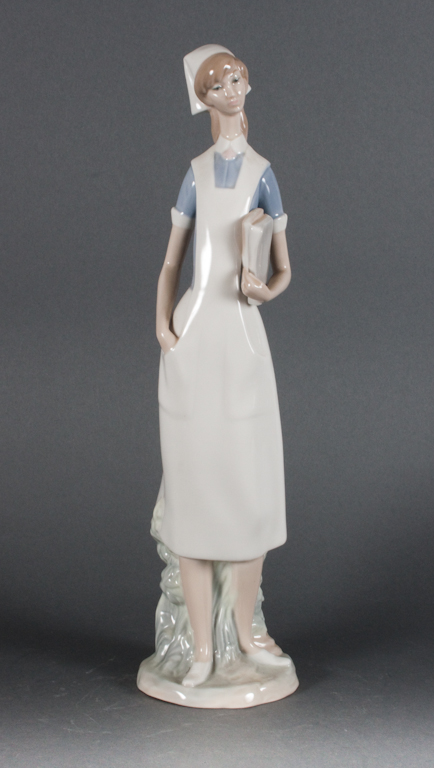 Lladro porcelain figure of a nurse 139be8