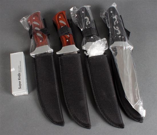 Four Bowie style knives with sheath 139c31