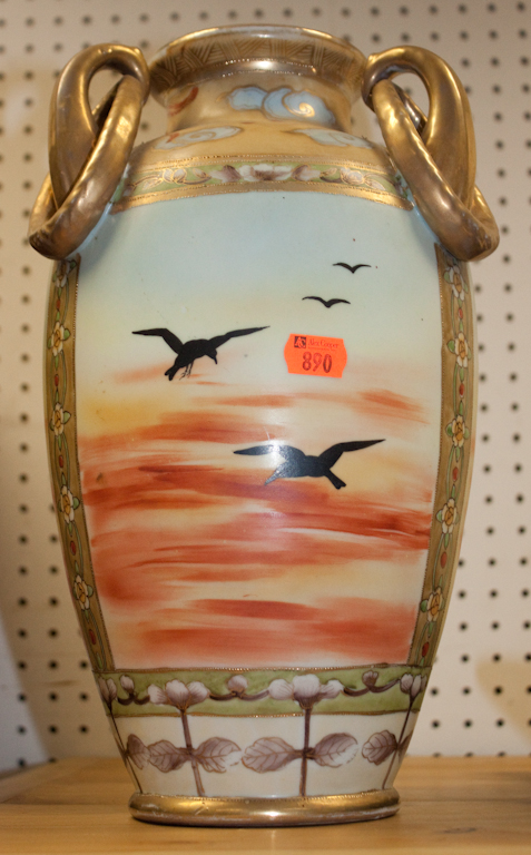 Porcelain vase with painted seagull 139c54