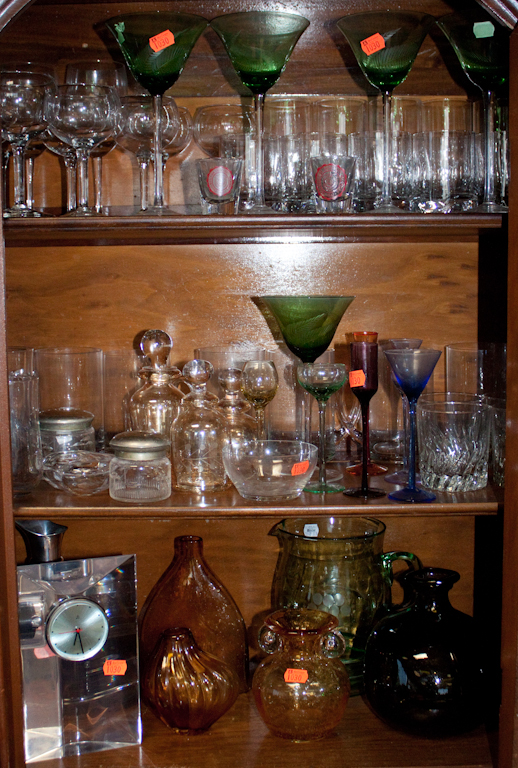 Large assortment of glassware including  139cea