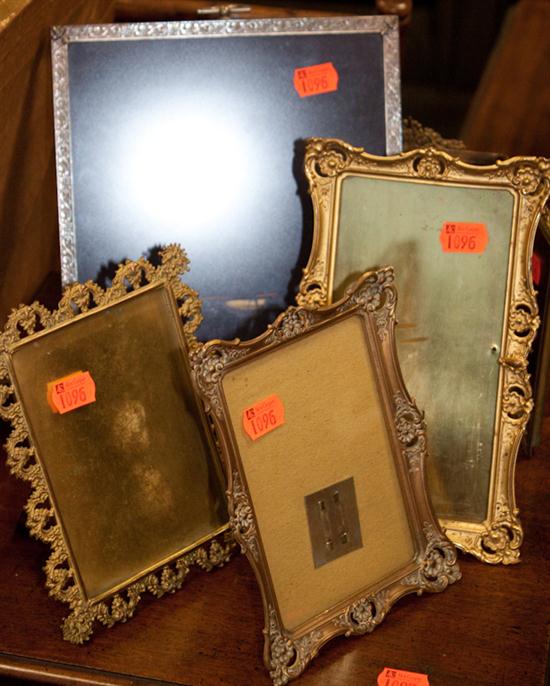 Assorted gilt metal and metal easel back 139d29