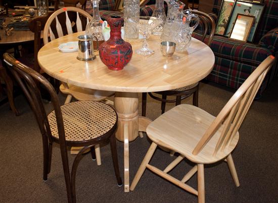 Maple circular drop leaf table