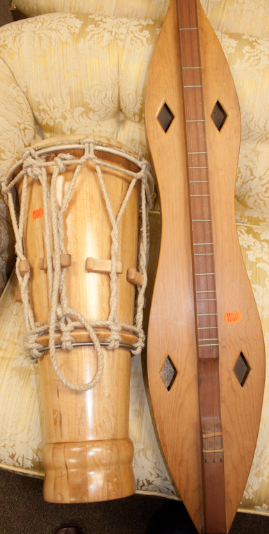 Sandalwood string instrument and 139d92