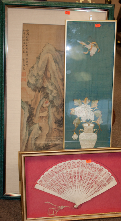 Chinese Export carved ivory fan in shadowbox