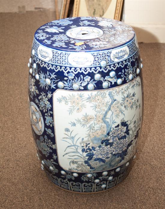 Chinese Export style ceramic barrel-form