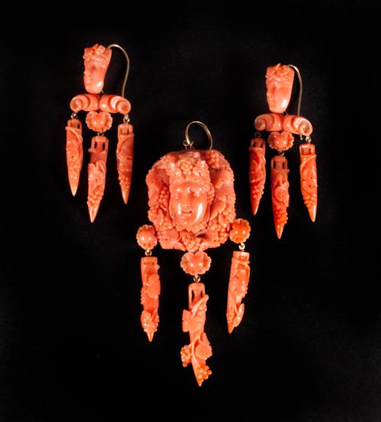 Antique carved coral and gold demi parure 139ec3