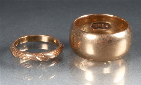 Two 18K gold wedding bands approximately