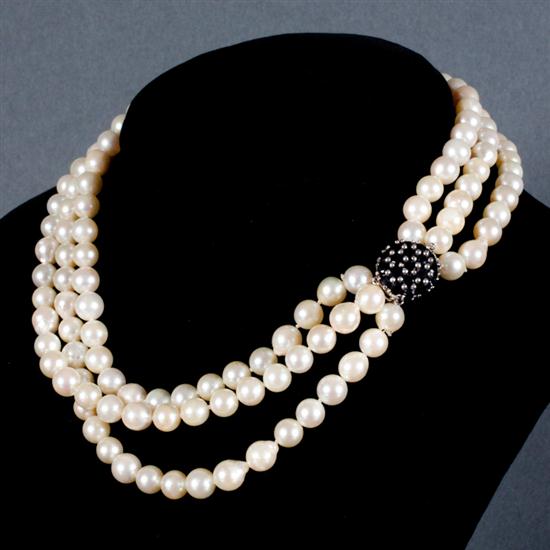 Lady's cultured pearl triple-strand