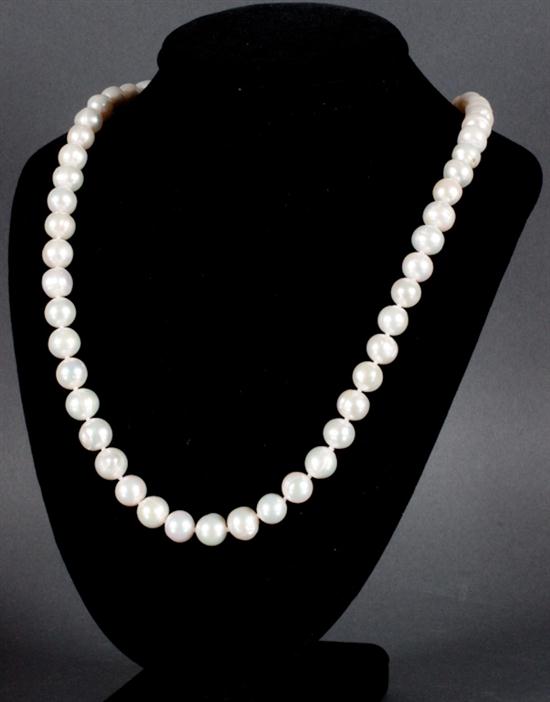 Lady's cultured pearl necklace