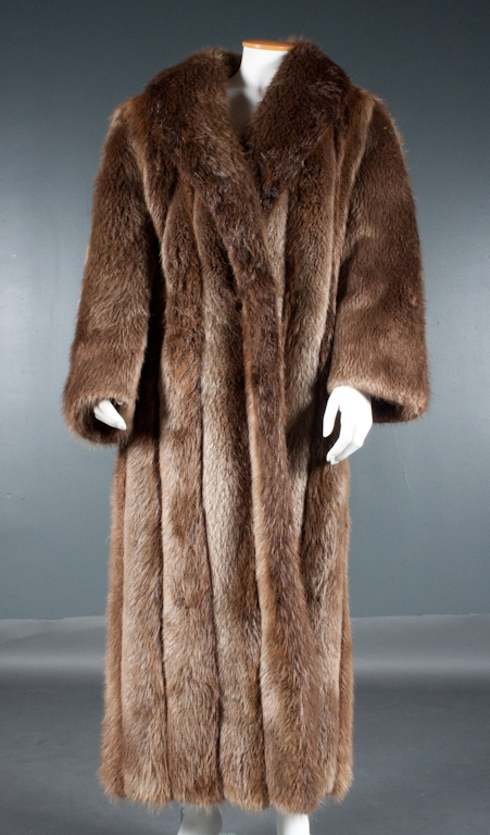 Beaver fur coat retailed by Mano 139f39