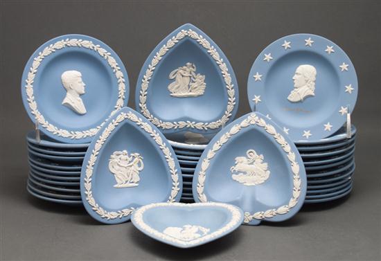 Thirty three Wedgwood blue and 13a279