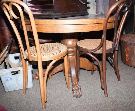 Victorian oak circular-form table;