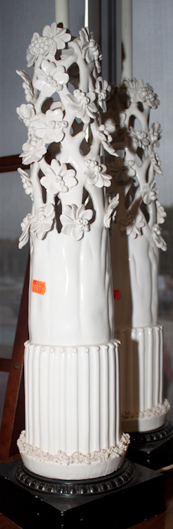 Pair of white ceramic lamps Estimate 13a3fd