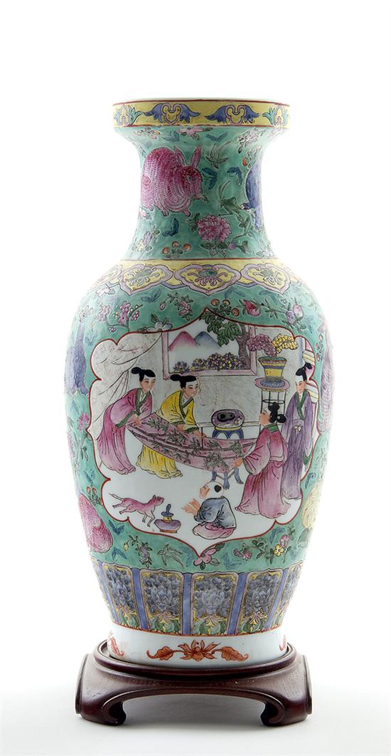 Chinese Export famille rose vase
