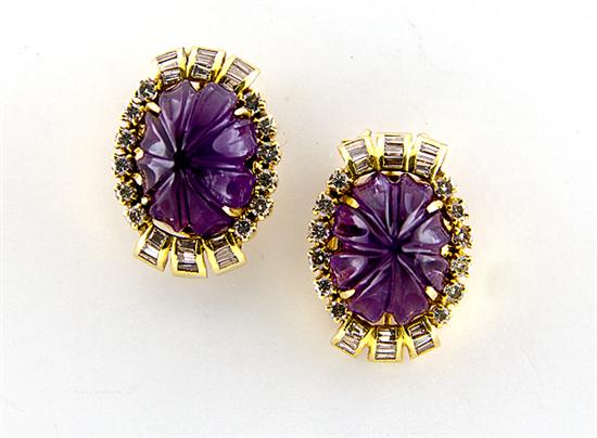 Carved gemstone and gold earrings 13a727