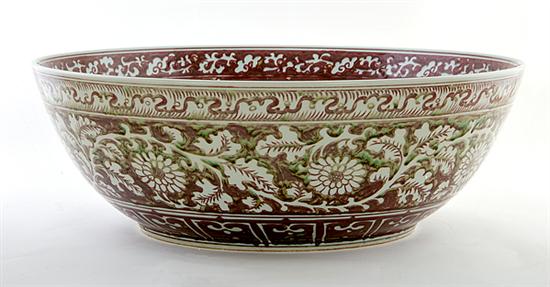 Massive Chinese Export porcelain centerbowl