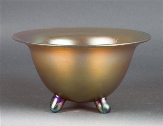 Iridescent art glass footed bowl 13aa98
