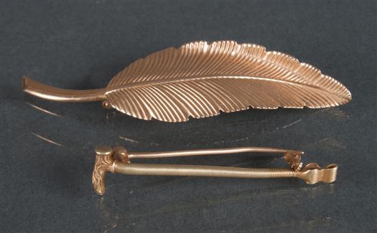 14K yellow gold leaf-form brooch;