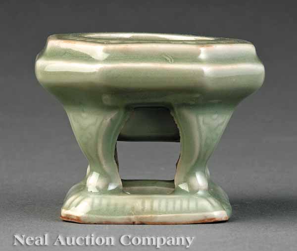 An Antique Chinese Longquan Celadon 13add7