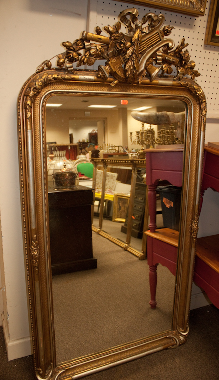 Classical style gilt mirror Estimate 138891