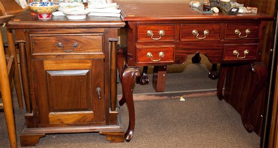 Queen Anne style mahogany lowboy