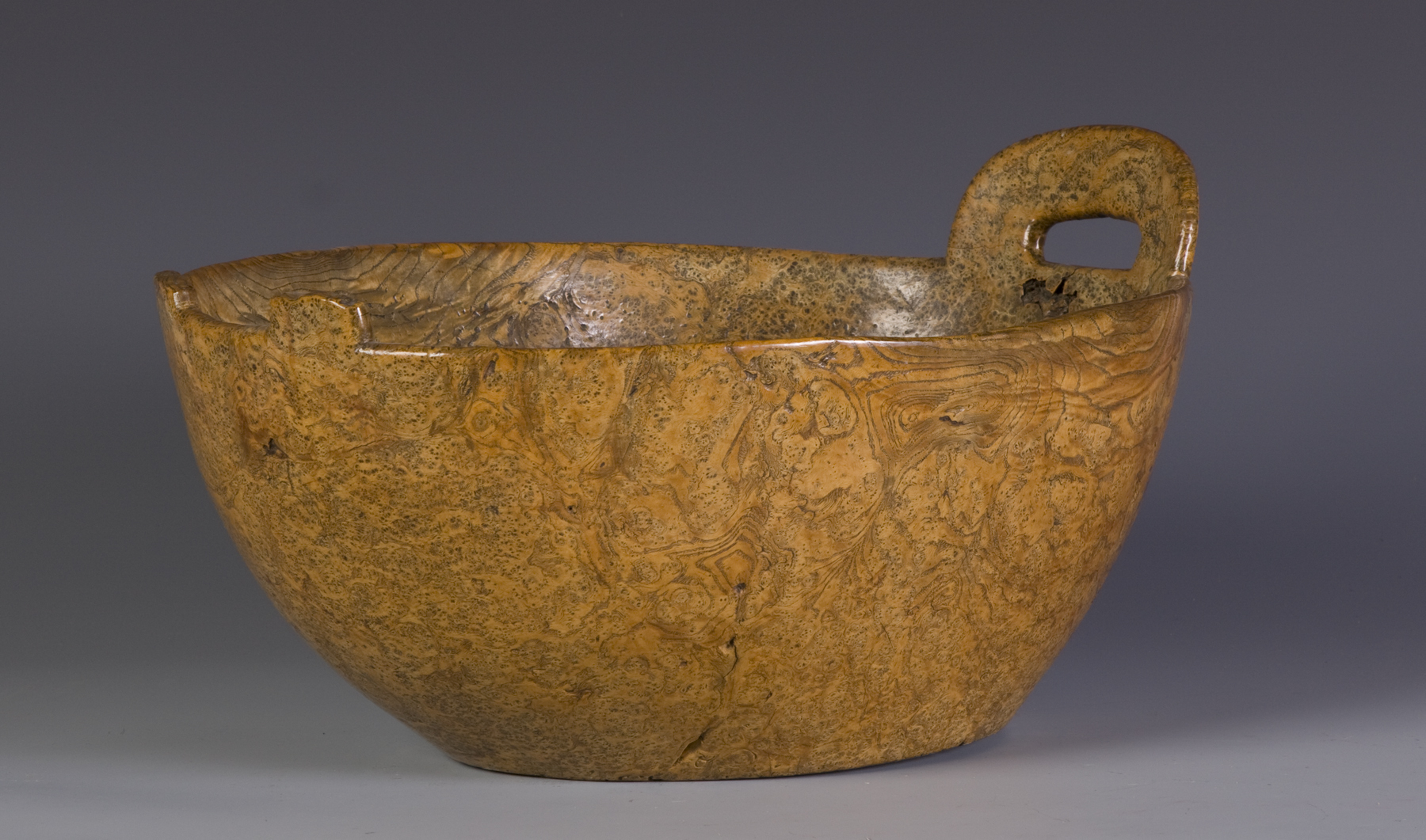 Early 19th Cent Burl Bowl w Handles 138916