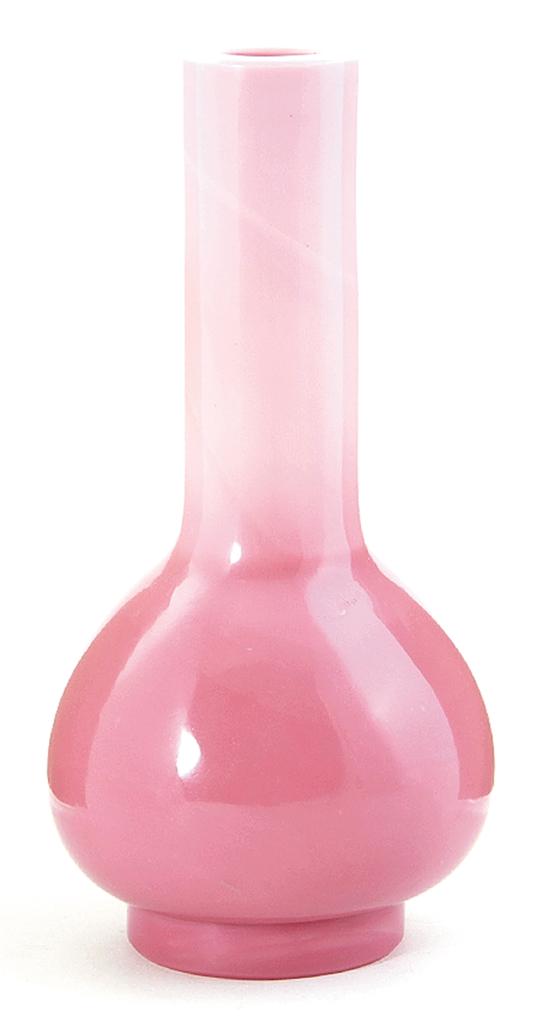 Chinese Peking pink glass bottle