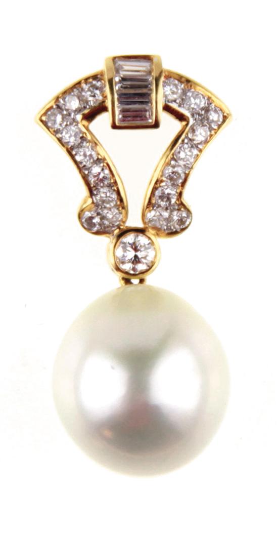 South Sea pearl and diamond pendant 138fe8