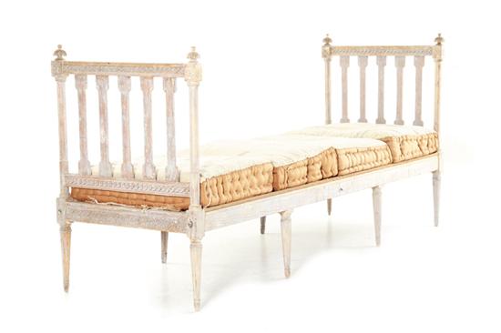 Swedish carved and painted daybed 1392f8