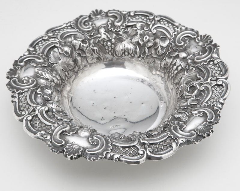 A George IV sterling silver repousse 13bedd