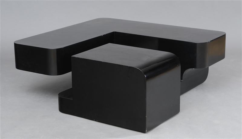 BLACK LACQUER COFFEE TABLE POSSIBLY 13c197