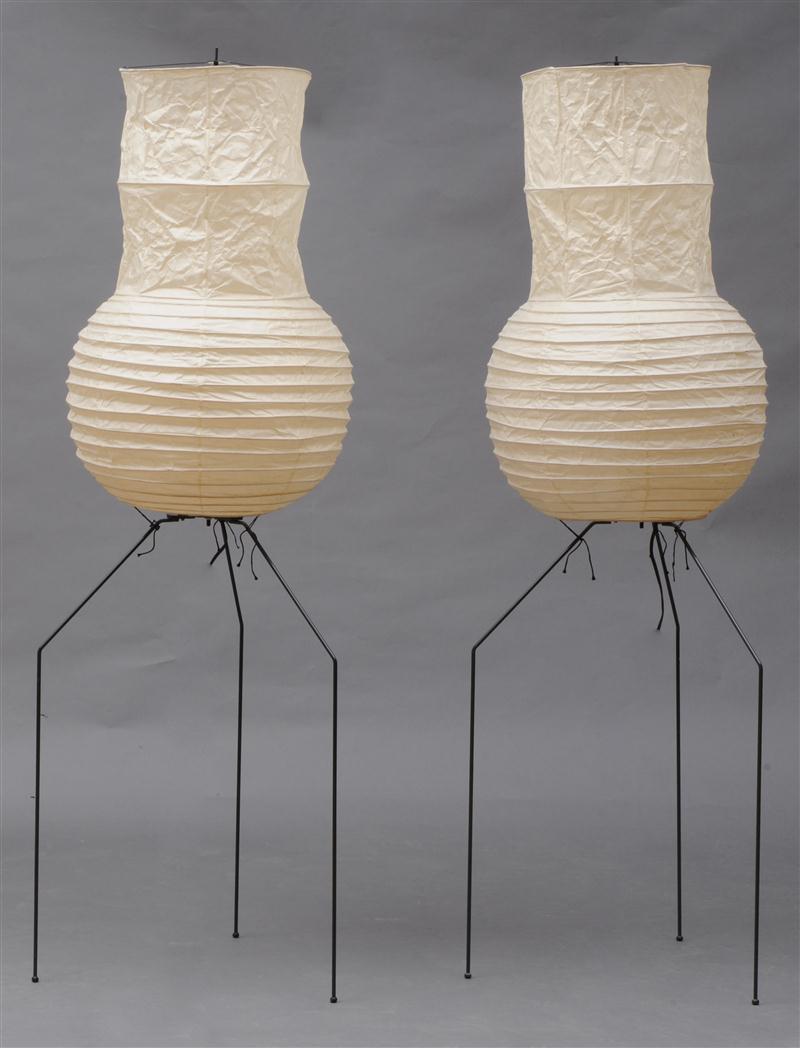 PAIR OF AKARI PAPER LAMPS ISAMU 13c1b3